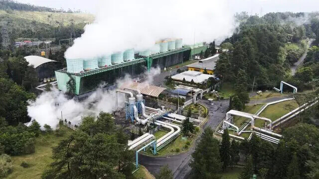 Foto 2. Geothermal di Indonesia (PLN)