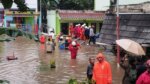 Evakuasi Korban Tewas Tertimpa Runtuhan Bangunan Akibat Banjir (Brigitta Belia/detikcom)